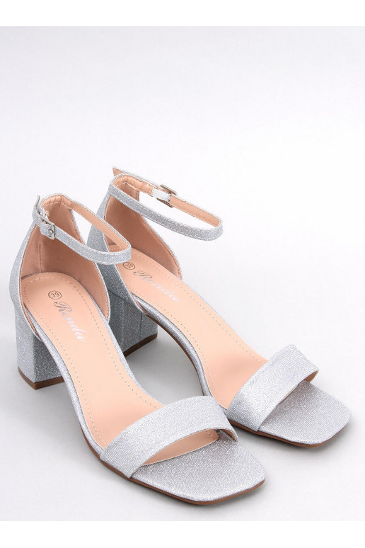 Läikivad kingad Läikivad kingad