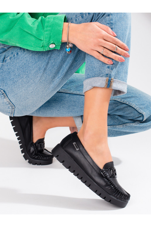 Must naiste mokassiinid platvormiga