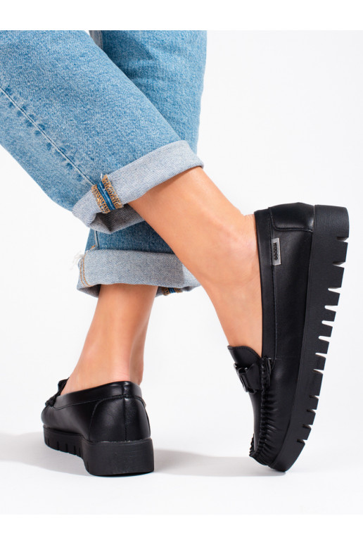 Must naiste mokassiinid platvormiga