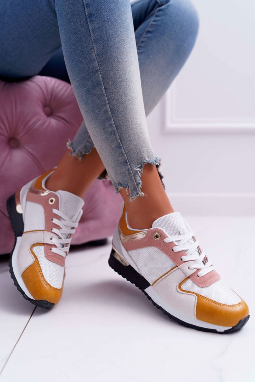 Vabaajajalatsid erinevates värvides Vabaajajalatsid erinevates värvides