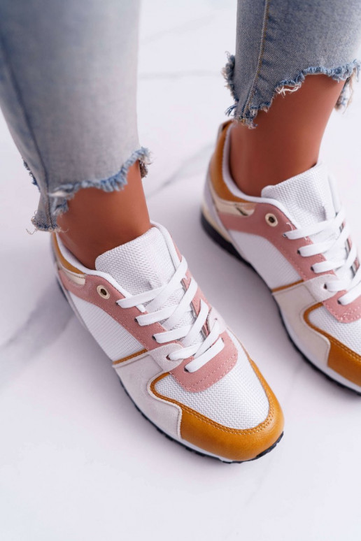 Vabaajajalatsid erinevates värvides Vabaajajalatsid erinevates värvides