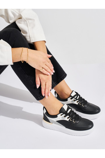 Must naiste kingad platvormiga