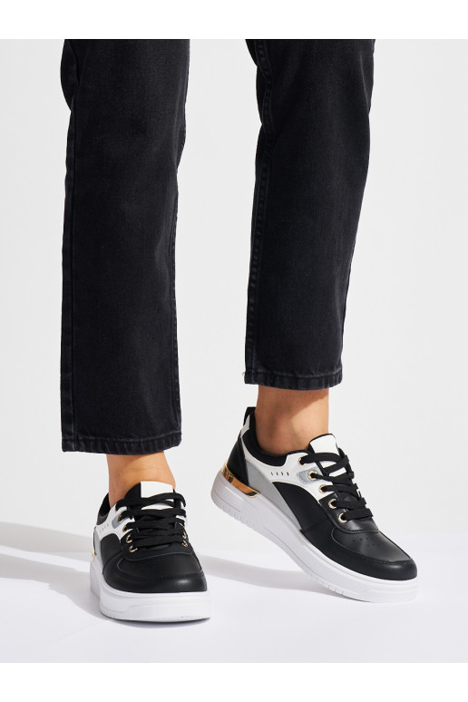 Must naiste kingad platvormiga