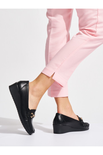 Must  mokassiinid  ze m zdobieniem