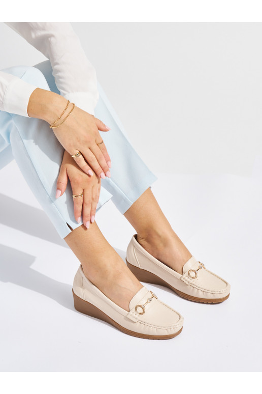 beeži värvi  mokassiinid  ze m zdobieniem