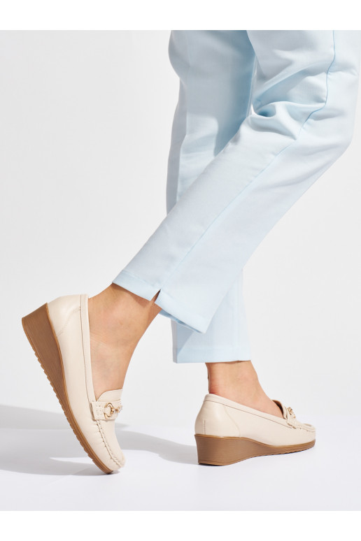 beeži värvi  mokassiinid  ze m zdobieniem