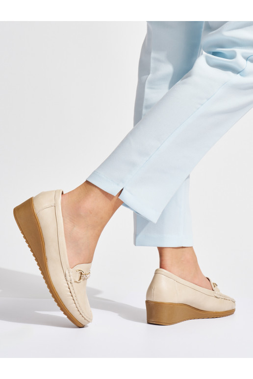 beeži värvi  mokassiinid  ze m zdobieniem