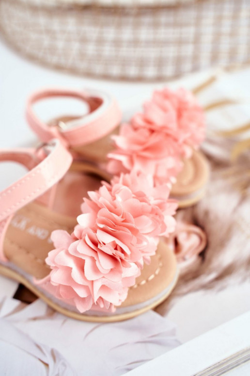 Roosat värvi lilledega sandaalid lastele Roosat värvi lilledega sandaalid lastele