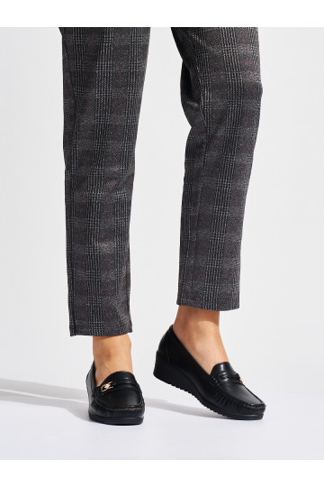 Must  mokassiinid neetide ja pandlaga 2