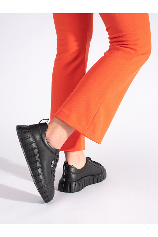 Must   pólkingad platvormiga