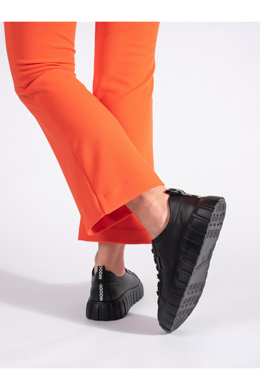 Must   pólkingad platvormiga