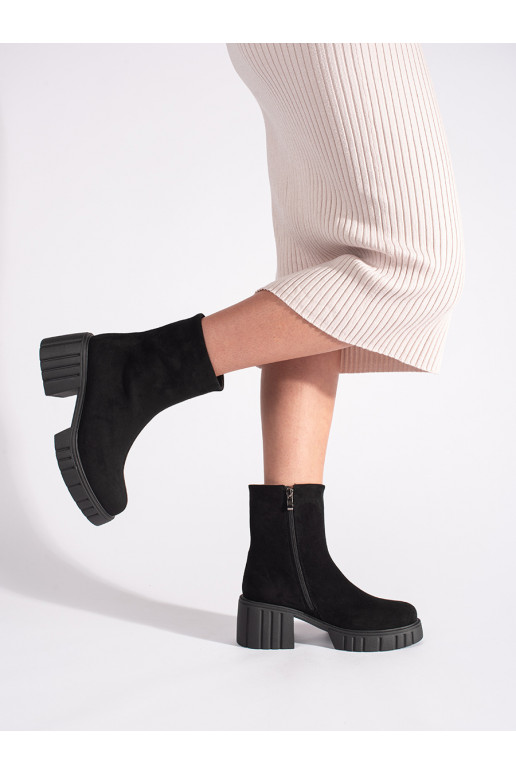 Must  lumesaapad platvormiga