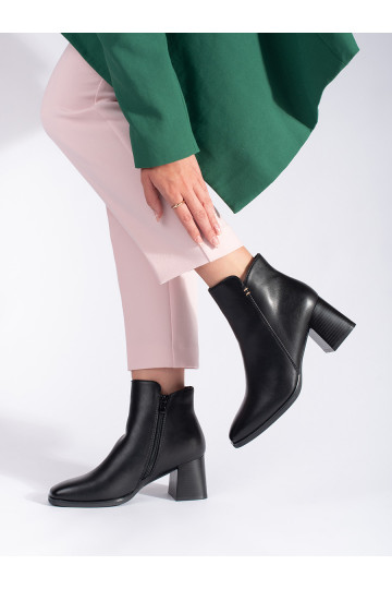 Must naiste saapad  2