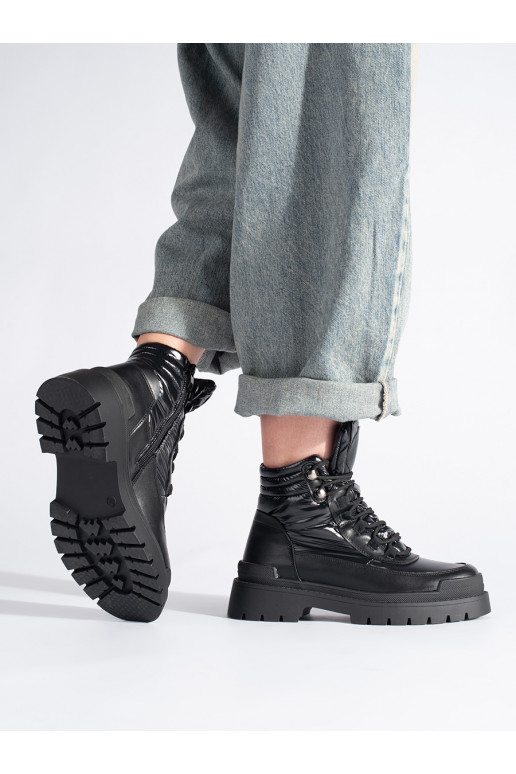 Must lumesaapad  Sergio Leone