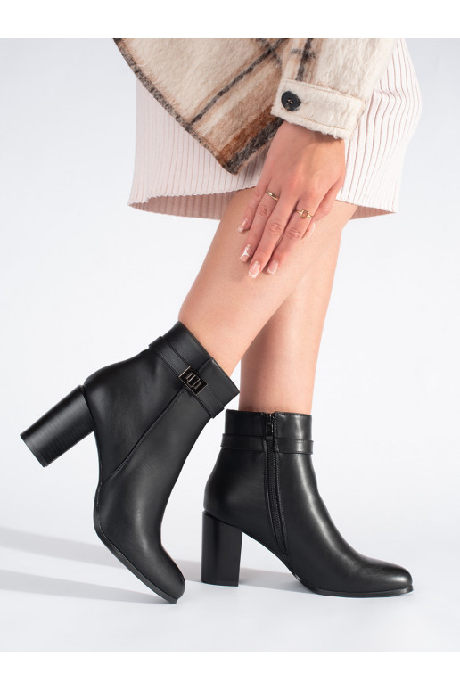 Must lumesaapad  Sergio Leone