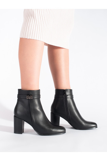 Must lumesaapad  Sergio Leone 2