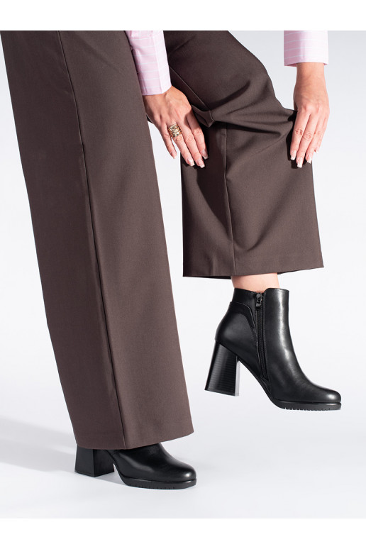 Must naiste saapad kõrge kontsaga Sergio Leone Must naiste saapad kõrge kontsaga Sergio Leone