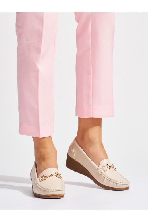 beeži värvi naiste mokassiinid neetide ja pandlaga
