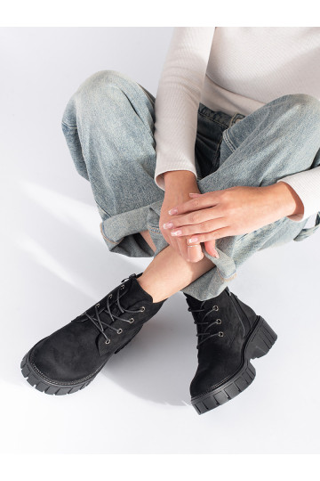 Must  lumesaapad  Sergio Leone 2