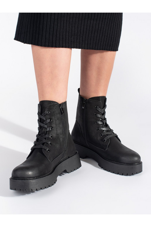 Must naiste kingad platvormiga Sergio Leone