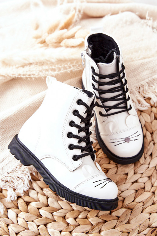 voodriga saapad tõmblukuga valget värvi Mousie