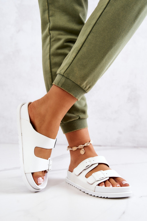 kummist Plätud neetide ja pandlaga valget värvi Corina