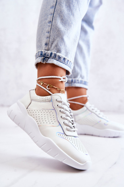 Klassikalise mudeli Sneakers tüüpi jalanõud valget värvi Carly Klassikalise mudeli Sneakers tüüpi jalanõud valget värvi Carly