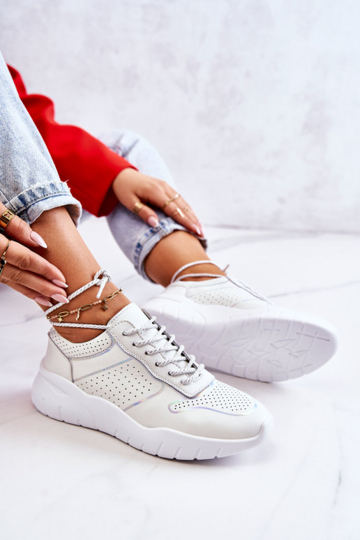 Klassikalise mudeli Sneakers tüüpi jalanõud valget värvi Carly Klassikalise mudeli Sneakers tüüpi jalanõud valget värvi Carly