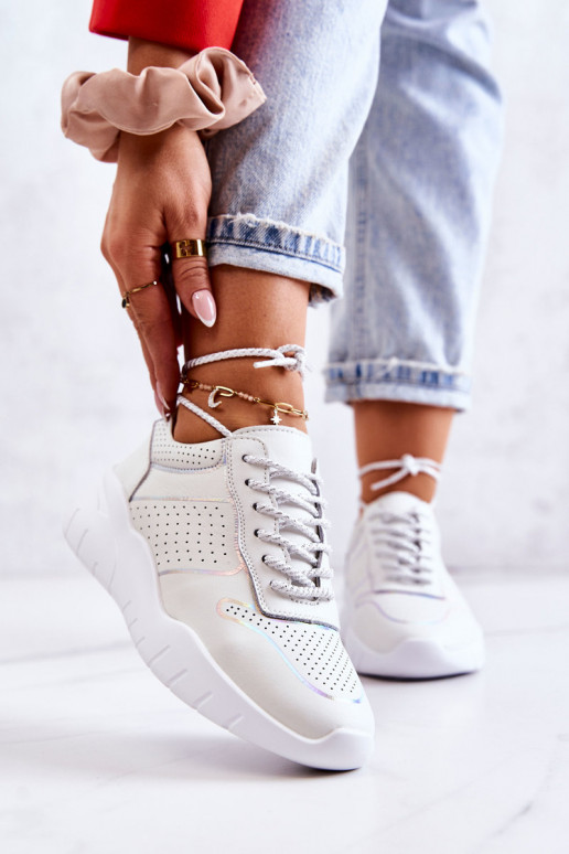 Klassikalise mudeli Sneakers tüüpi jalanõud valget värvi Carly Klassikalise mudeli Sneakers tüüpi jalanõud valget värvi Carly