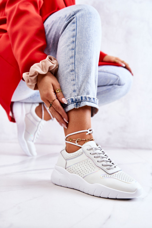 Klassikalise mudeli Sneakers tüüpi jalanõud valget värvi Carly Klassikalise mudeli Sneakers tüüpi jalanõud valget värvi Carly