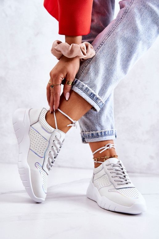 Klassikalise mudeli Sneakers tüüpi jalanõud valget värvi Carly Klassikalise mudeli Sneakers tüüpi jalanõud valget värvi Carly
