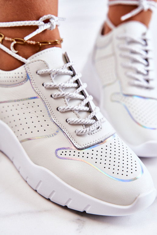 Klassikalise mudeli Sneakers tüüpi jalanõud valget värvi Carly Klassikalise mudeli Sneakers tüüpi jalanõud valget värvi Carly