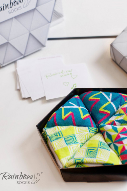 Geomeetriliste mustritega vikerkaare sokid 3 paar