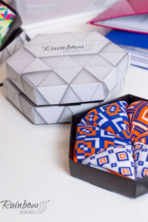 Geomeetriliste mustritega vikerkaare sokid 3 paar