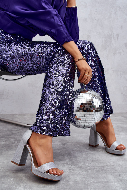 Hõbedat värvi Calmi