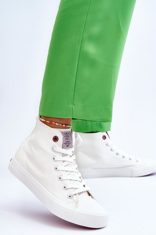 Klassikalise mudeli vabaajajalatsi Cross Jeans LL2R4086C valget värvi