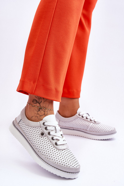 Moekad Ažuursed kingad Sportliku stiiliga Valget-Hõbedat värvi Cantare Moekad Ažuursed kingad Sportliku stiiliga Valget-Hõbedat värvi Cantare