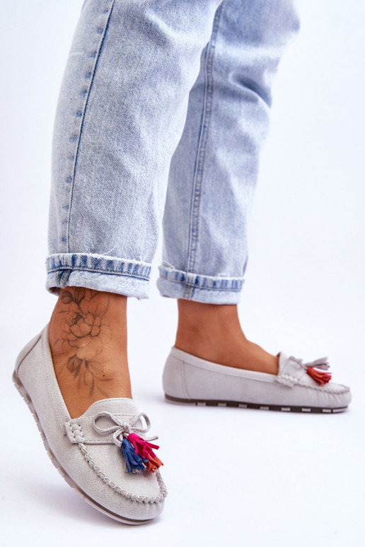 Seemisnahast mokassiinid tuttidega Halli värvi Dorine