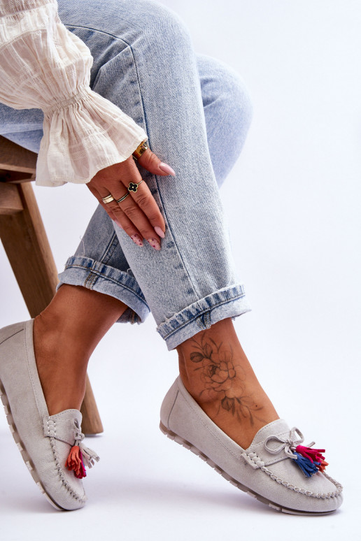 Seemisnahast mokassiinid tuttidega Halli värvi Dorine