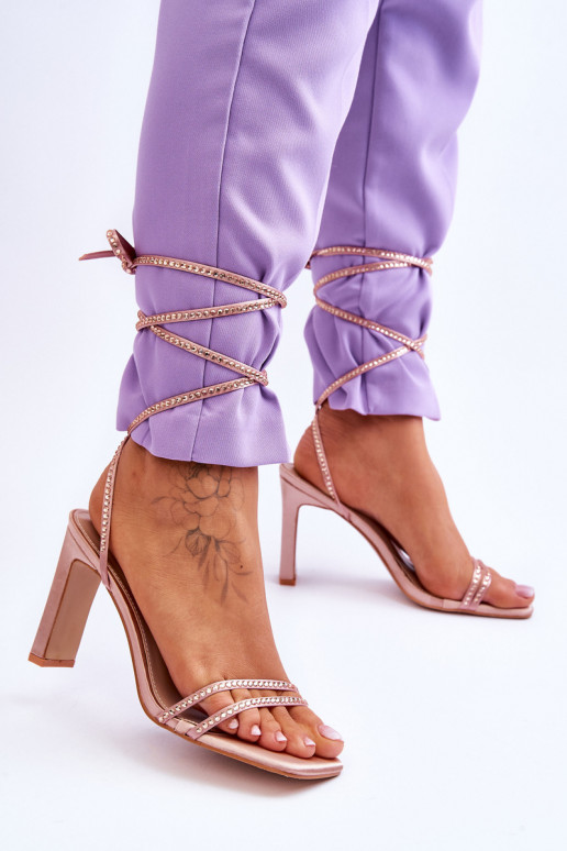 Elegantsed lahtised kingad neetidega Nude Nessy Elegantsed lahtised kingad neetidega Nude Nessy