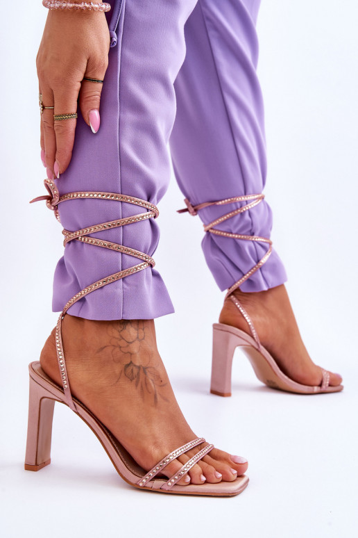 Elegantsed lahtised kingad neetidega Nude Nessy Elegantsed lahtised kingad neetidega Nude Nessy