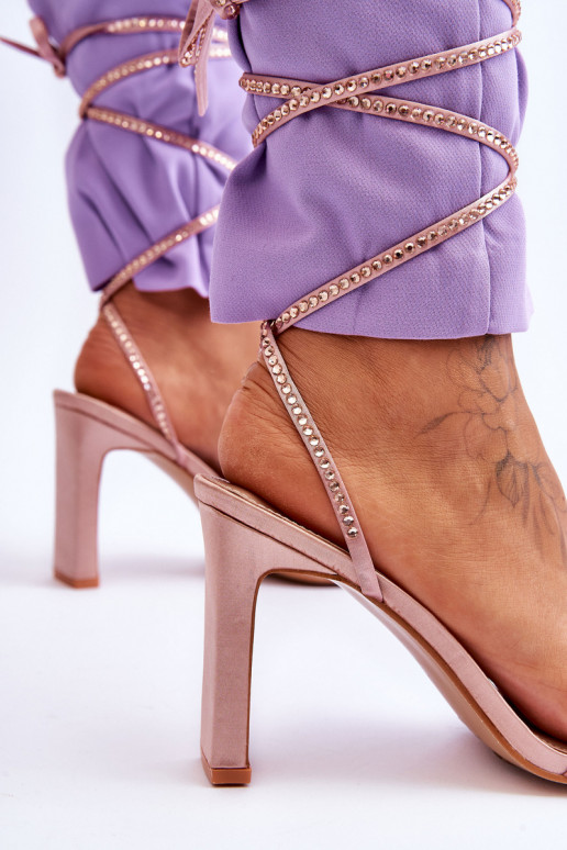 Elegantsed lahtised kingad neetidega Nude Nessy Elegantsed lahtised kingad neetidega Nude Nessy
