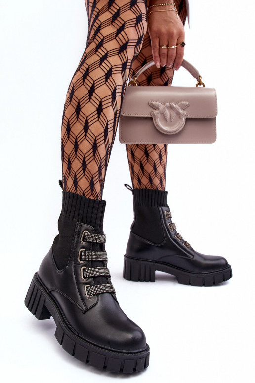 saapad mustad Kasseis