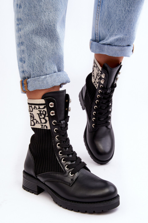 saapad mustad Hakina