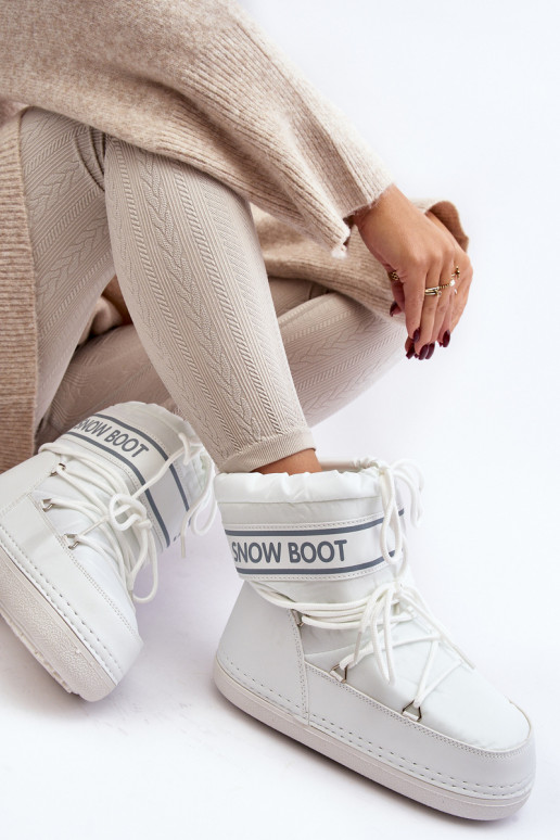 Nööritavad talvesaapad valget värvi Soia