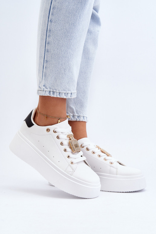 Sneakers tüüpi jalanõud kaunistustega valget värvi Celedria Sneakers tüüpi jalanõud kaunistustega valget värvi Celedria