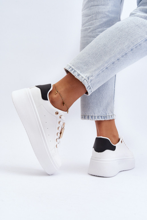 Sneakers tüüpi jalanõud kaunistustega valget värvi Celedria Sneakers tüüpi jalanõud kaunistustega valget värvi Celedria