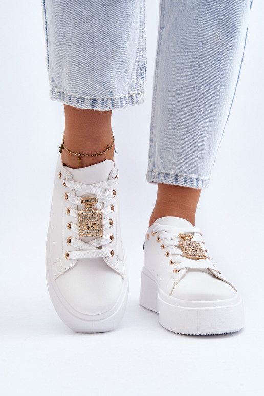 Sneakers tüüpi jalanõud kaunistustega valget värvi Celedria Sneakers tüüpi jalanõud kaunistustega valget värvi Celedria