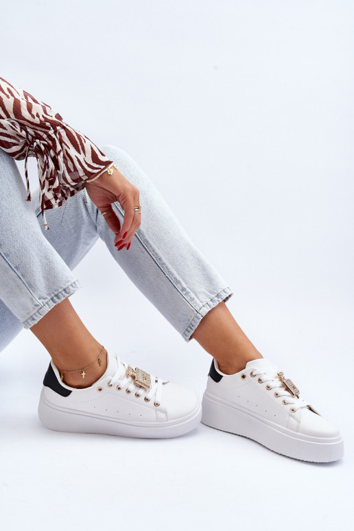 Sneakers tüüpi jalanõud kaunistustega valget värvi Celedria Sneakers tüüpi jalanõud kaunistustega valget värvi Celedria