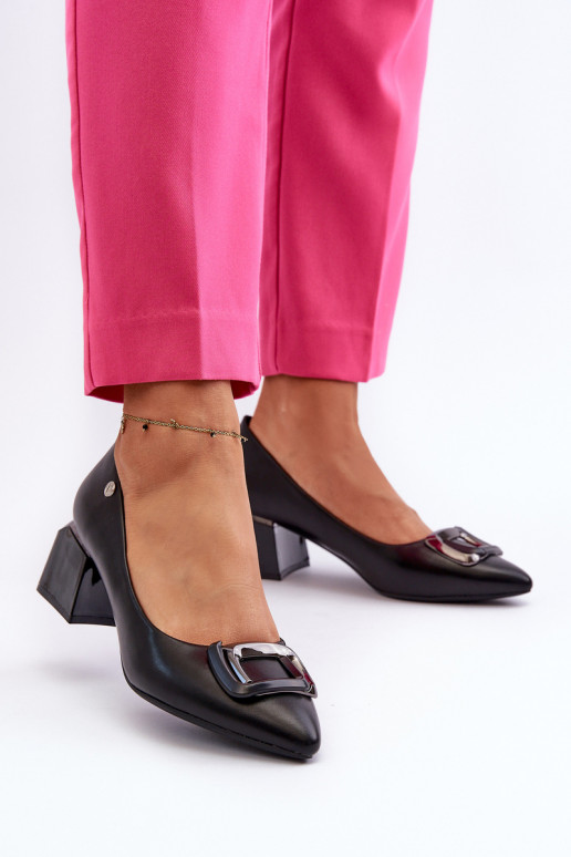 Kingad kõrge jämeda kontsaga Klocku kaunistustega Eko mustad Sarala